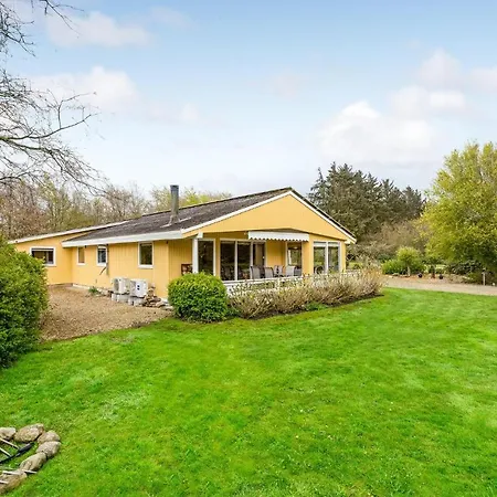 Feriehus 4 Bedroom Gorgeous In