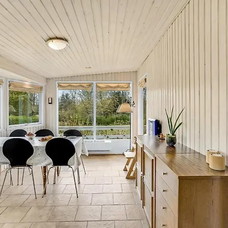 Feriehus 4 Bedroom Gorgeous In