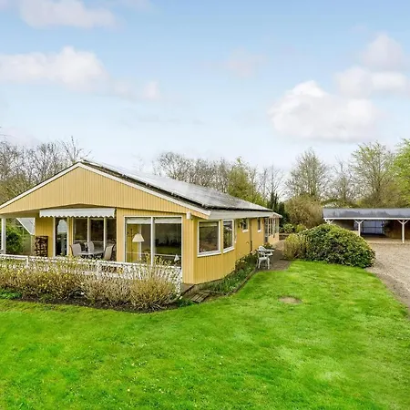 4 Bedroom Gorgeous In Feriehus *