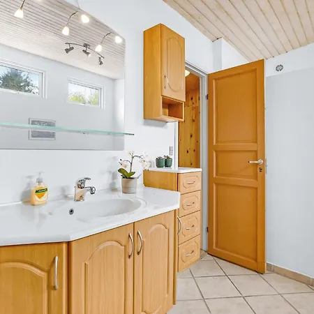 Feriehus 4 Bedroom Gorgeous In