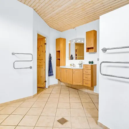 4 Bedroom Gorgeous In Feriehus *