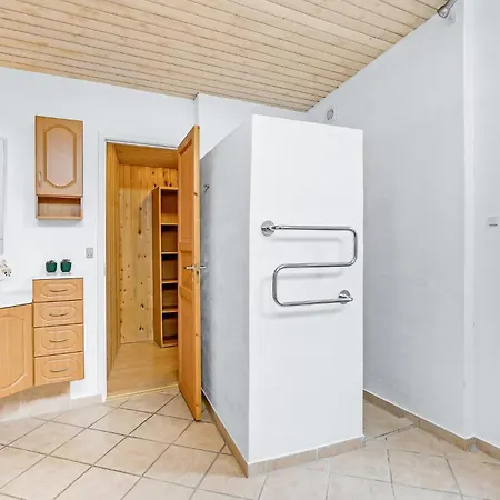 4 Bedroom Gorgeous In Spøttrup
