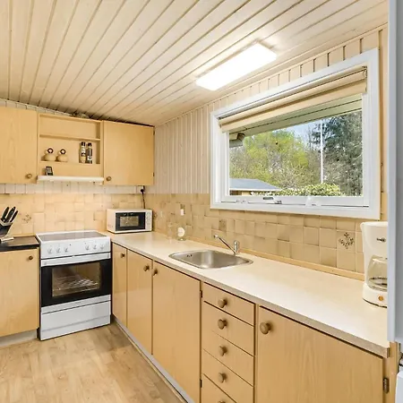 4 Bedroom Gorgeous In Spøttrup